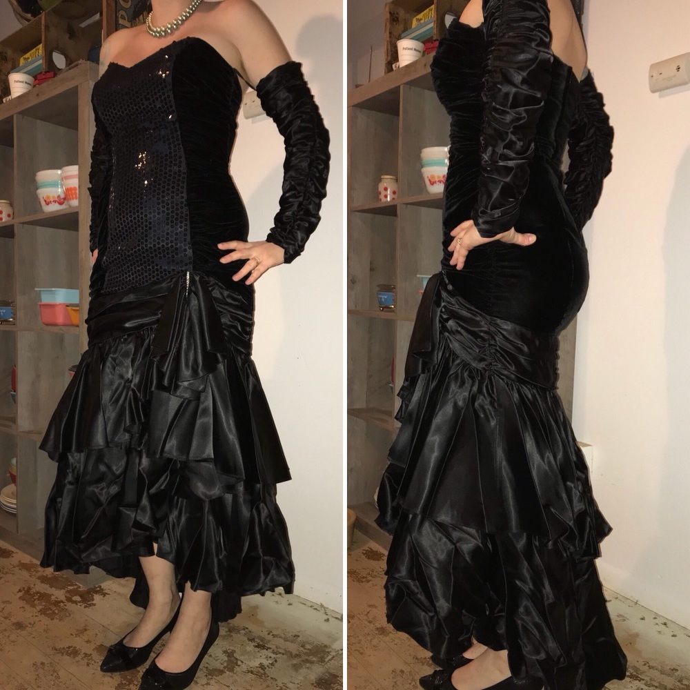 80s Vintage Black Velvet Fish Tail Prom Dress Med